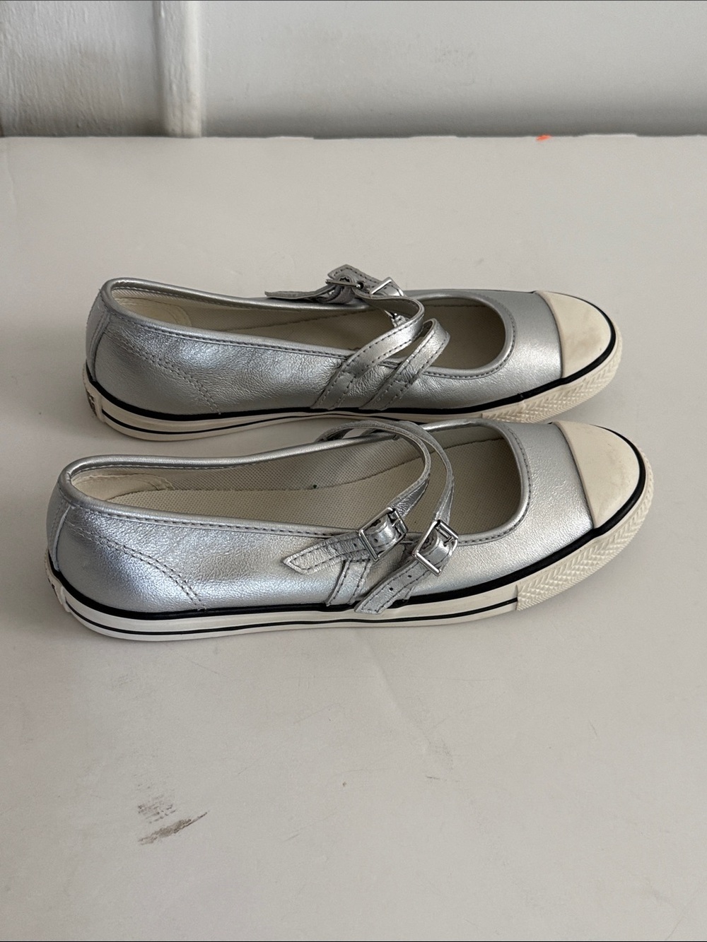 Converse White Cream Leather Women's Sneakers Size US 8. New  Never worn - Picture 2 of 8